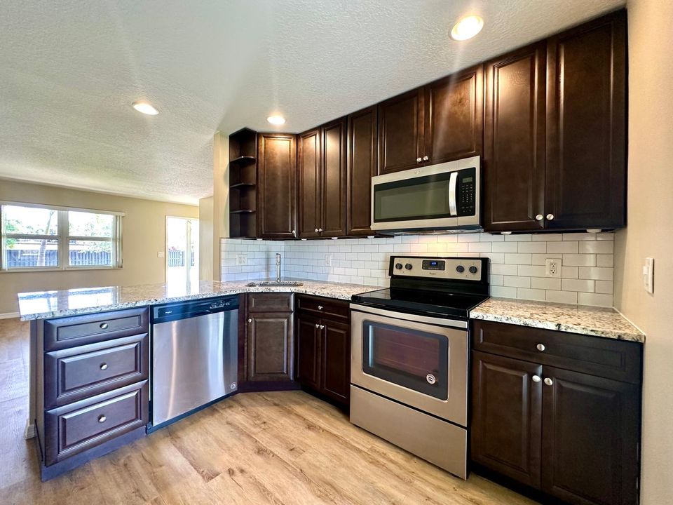 En Renta: $2,175 (2 camas, 1 baños, 1000 Pies cuadrados)