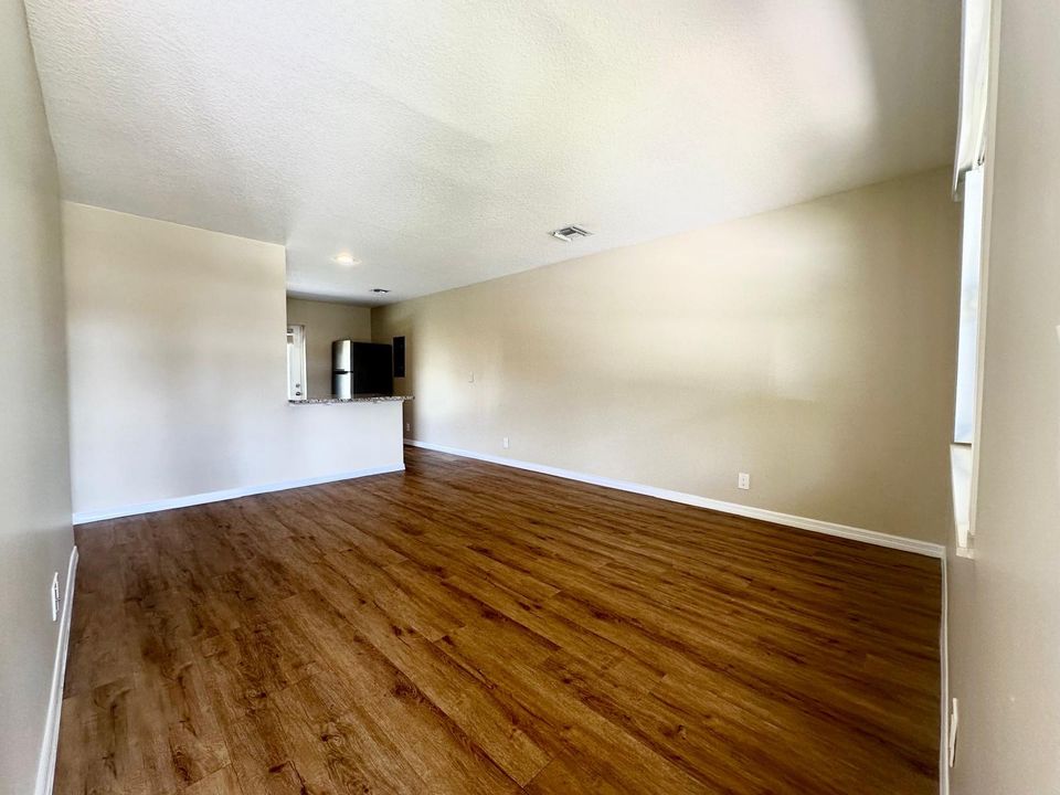 En Renta: $2,175 (2 camas, 1 baños, 1000 Pies cuadrados)