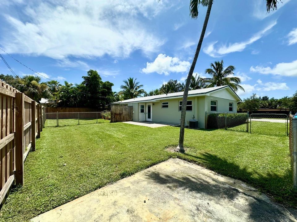 En Renta: $2,175 (2 camas, 1 baños, 1000 Pies cuadrados)