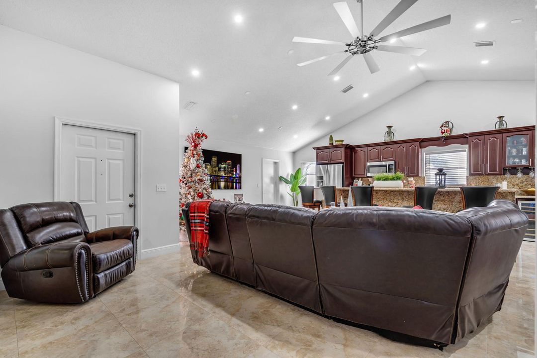 待售: $649,900 (3 贝兹, 2 浴室, 1511 平方英尺)