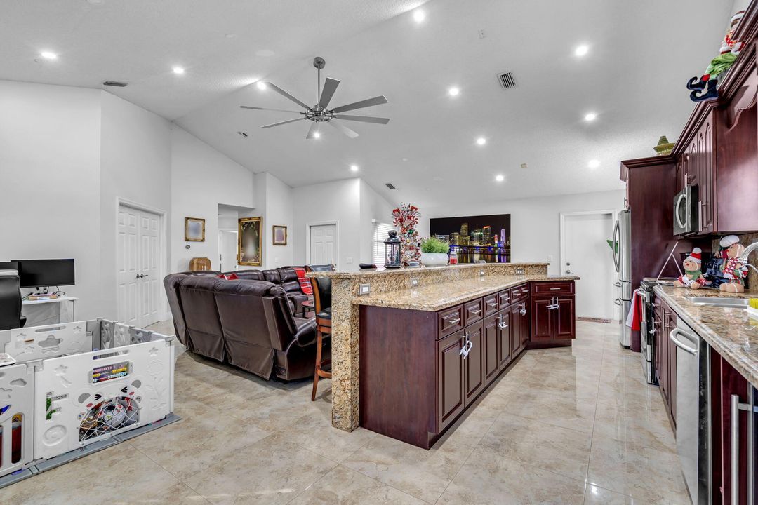 待售: $649,900 (3 贝兹, 2 浴室, 1511 平方英尺)