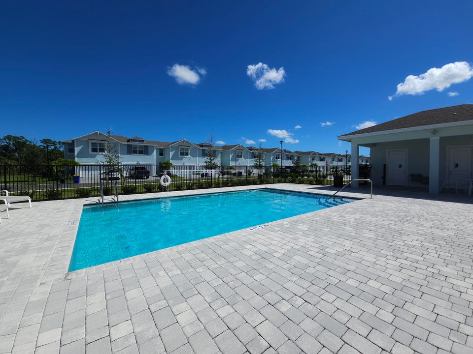 For Rent: $2,595 (3 beds, 2 baths, 1475 Square Feet)