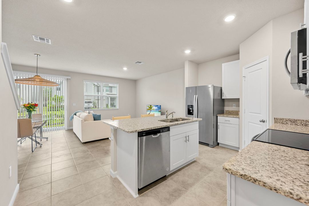 For Rent: $2,595 (3 beds, 2 baths, 1475 Square Feet)