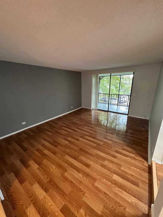 出租: $1,450 (1 贝兹, 1 浴室, 800 平方英尺)