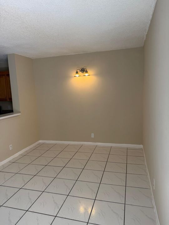 出租: $2,350 (3 贝兹, 2 浴室, 1217 平方英尺)