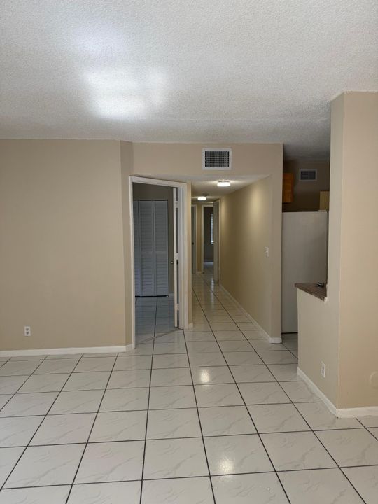 出租: $2,350 (3 贝兹, 2 浴室, 1217 平方英尺)