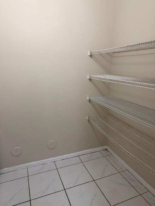 出租: $2,350 (3 贝兹, 2 浴室, 1217 平方英尺)