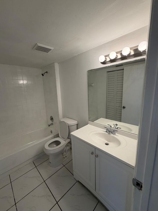 出租: $2,350 (3 贝兹, 2 浴室, 1217 平方英尺)