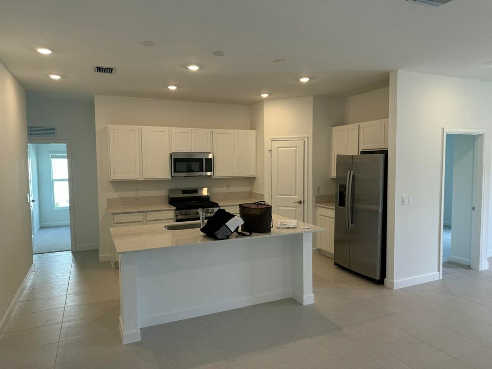 出租: $2,700 (4 贝兹, 2 浴室, 1817 平方英尺)