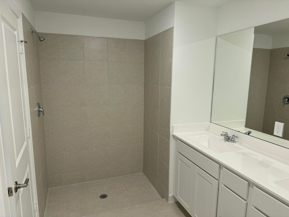 出租: $2,700 (4 贝兹, 2 浴室, 1817 平方英尺)