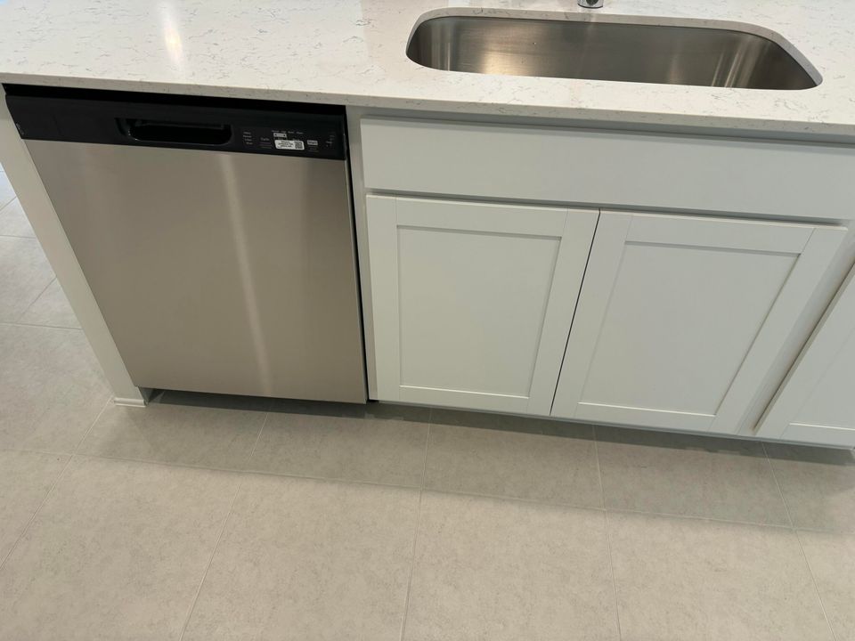 出租: $2,700 (4 贝兹, 2 浴室, 1817 平方英尺)