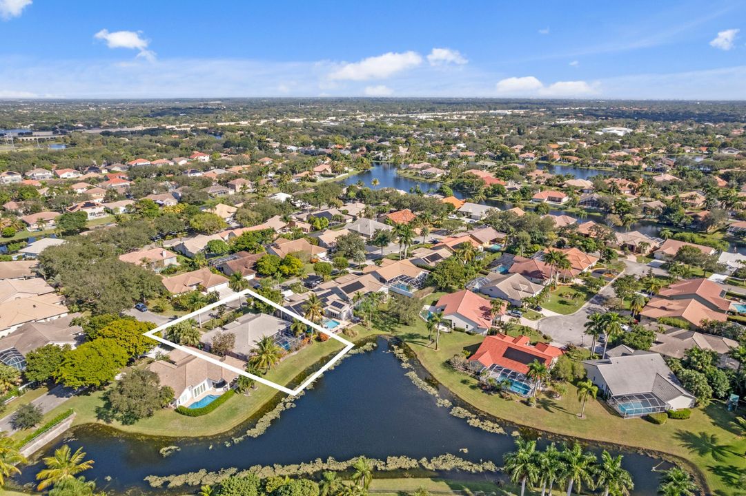 For Sale: $850,000 (5 beds, 3 baths, 2819 Square Feet)