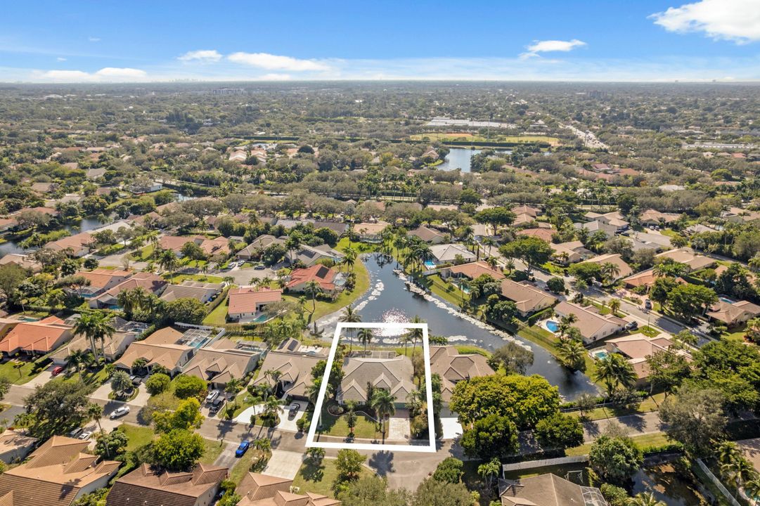 For Sale: $850,000 (5 beds, 3 baths, 2819 Square Feet)