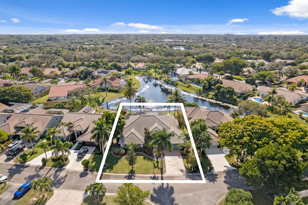 For Sale: $850,000 (5 beds, 3 baths, 2819 Square Feet)