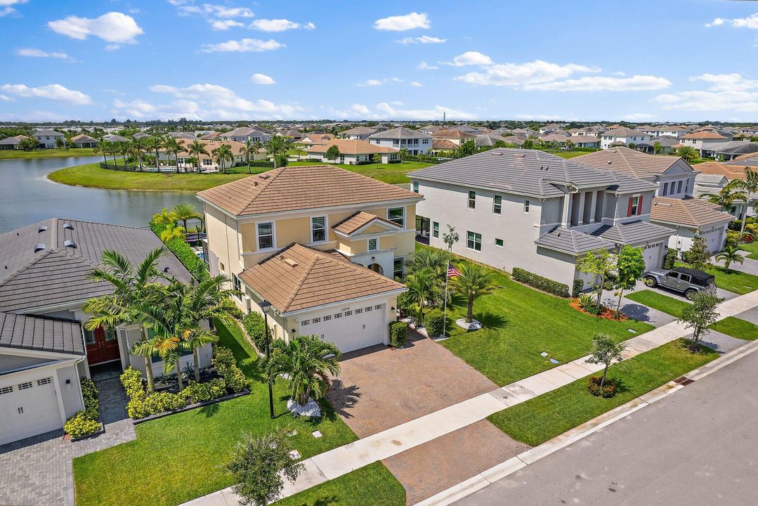 For Sale: $759,000 (4 beds, 3 baths, 2165 Square Feet)