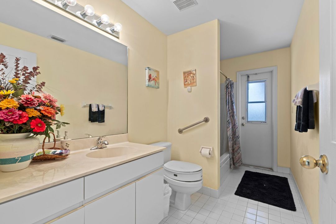 For Sale: $850,000 (5 beds, 3 baths, 2819 Square Feet)