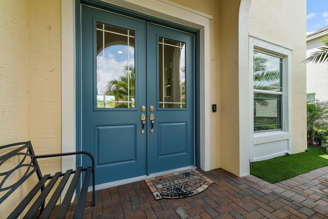 For Sale: $759,000 (4 beds, 3 baths, 2165 Square Feet)