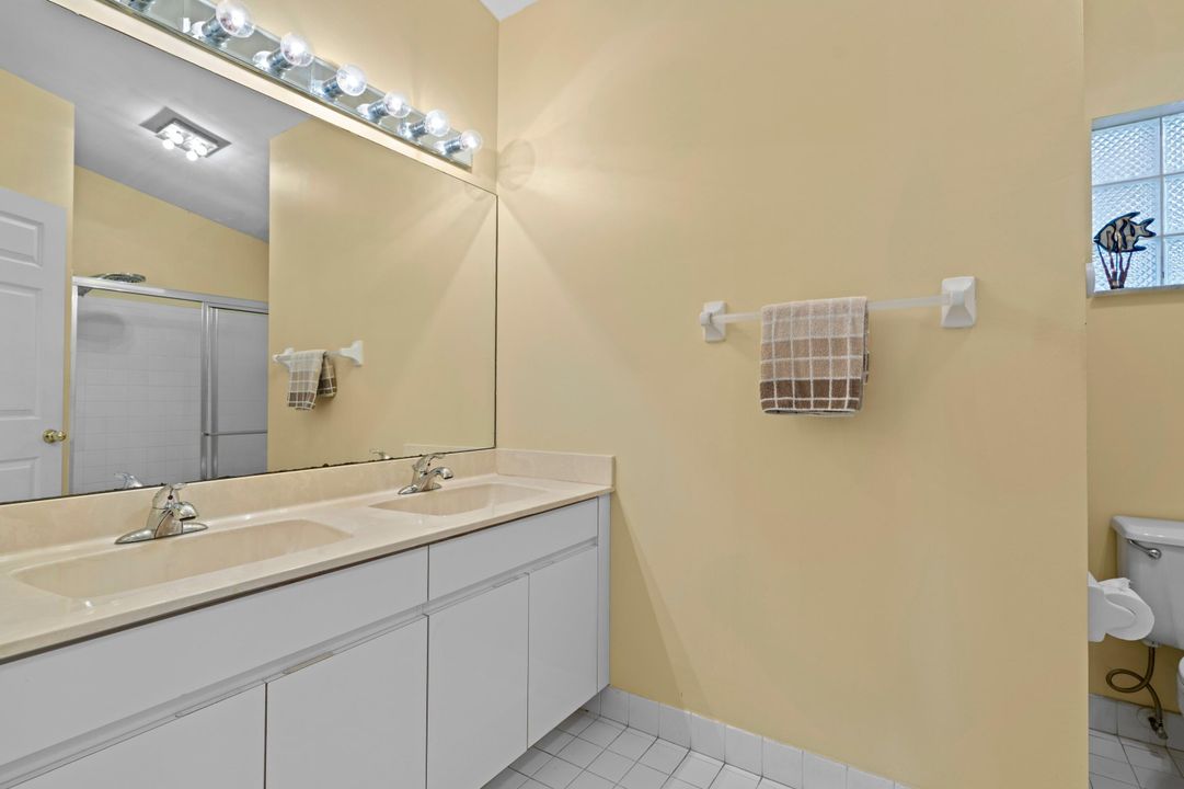 For Sale: $850,000 (5 beds, 3 baths, 2819 Square Feet)