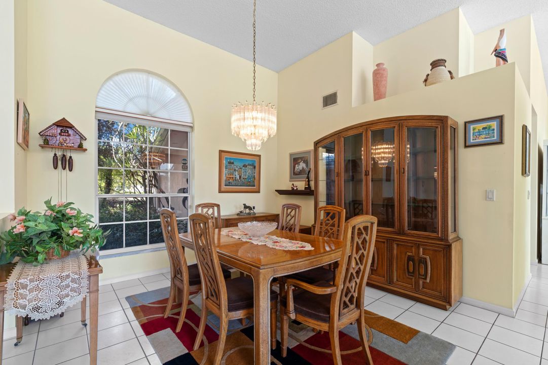 For Sale: $850,000 (5 beds, 3 baths, 2819 Square Feet)