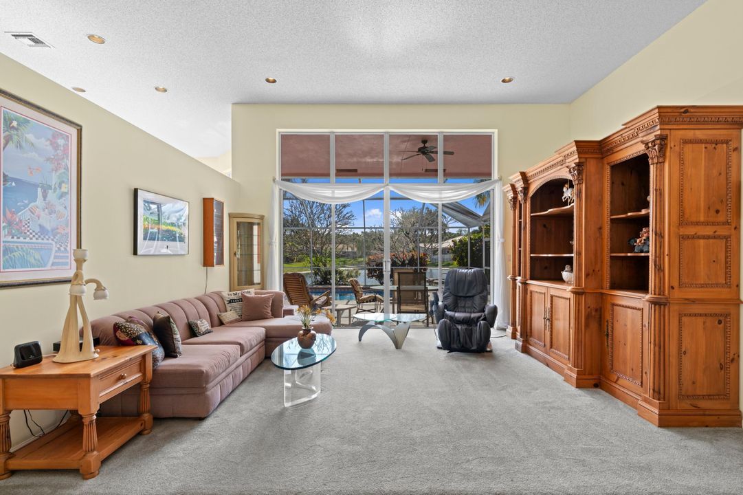 For Sale: $850,000 (5 beds, 3 baths, 2819 Square Feet)