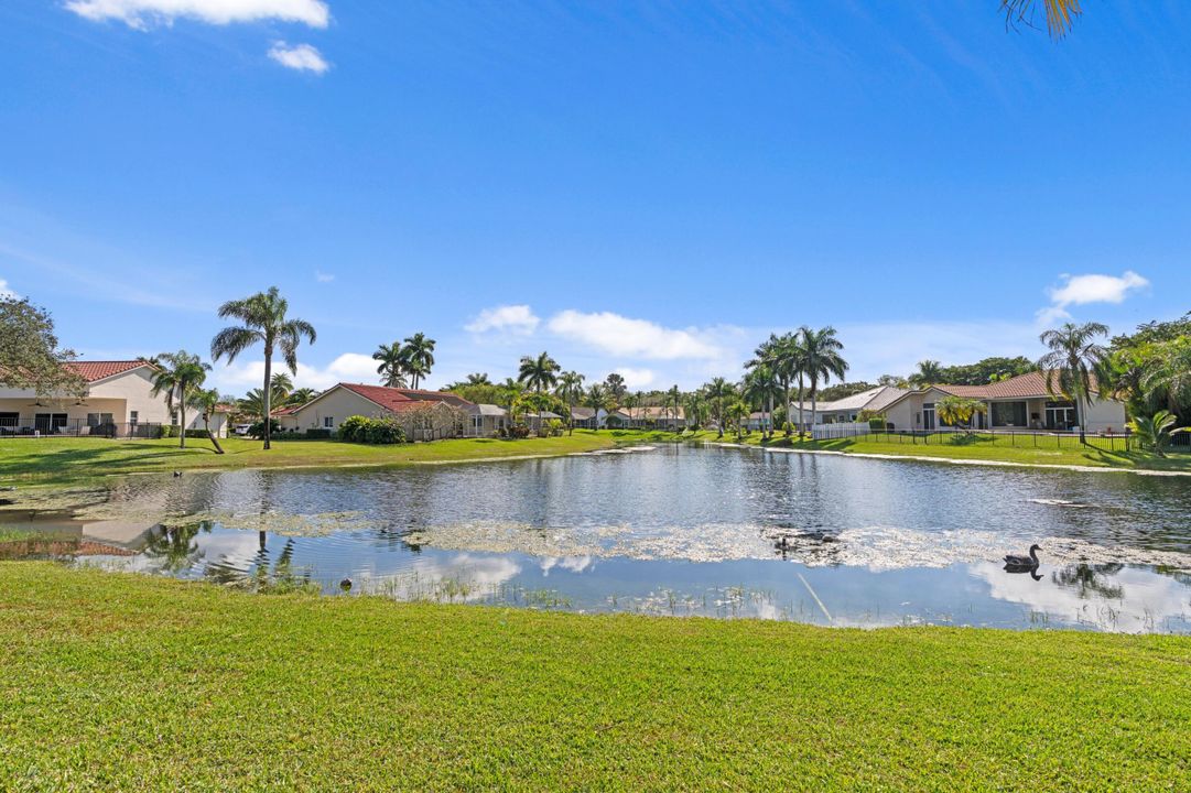 For Sale: $850,000 (5 beds, 3 baths, 2819 Square Feet)