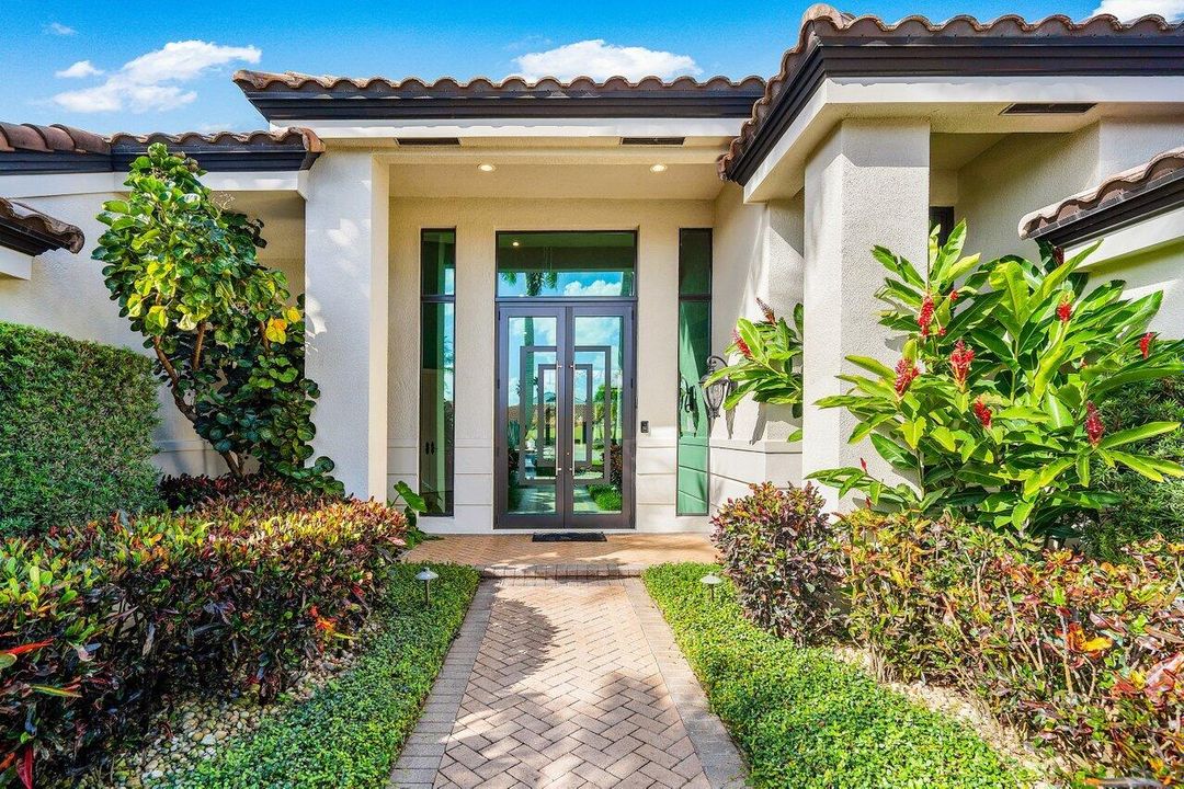 For Sale: $3,299,000 (3 beds, 3 baths, 3819 Square Feet)