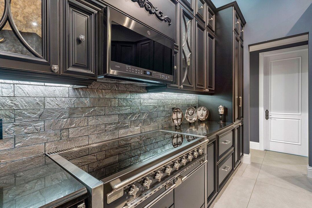 For Sale: $3,299,000 (3 beds, 3 baths, 3819 Square Feet)