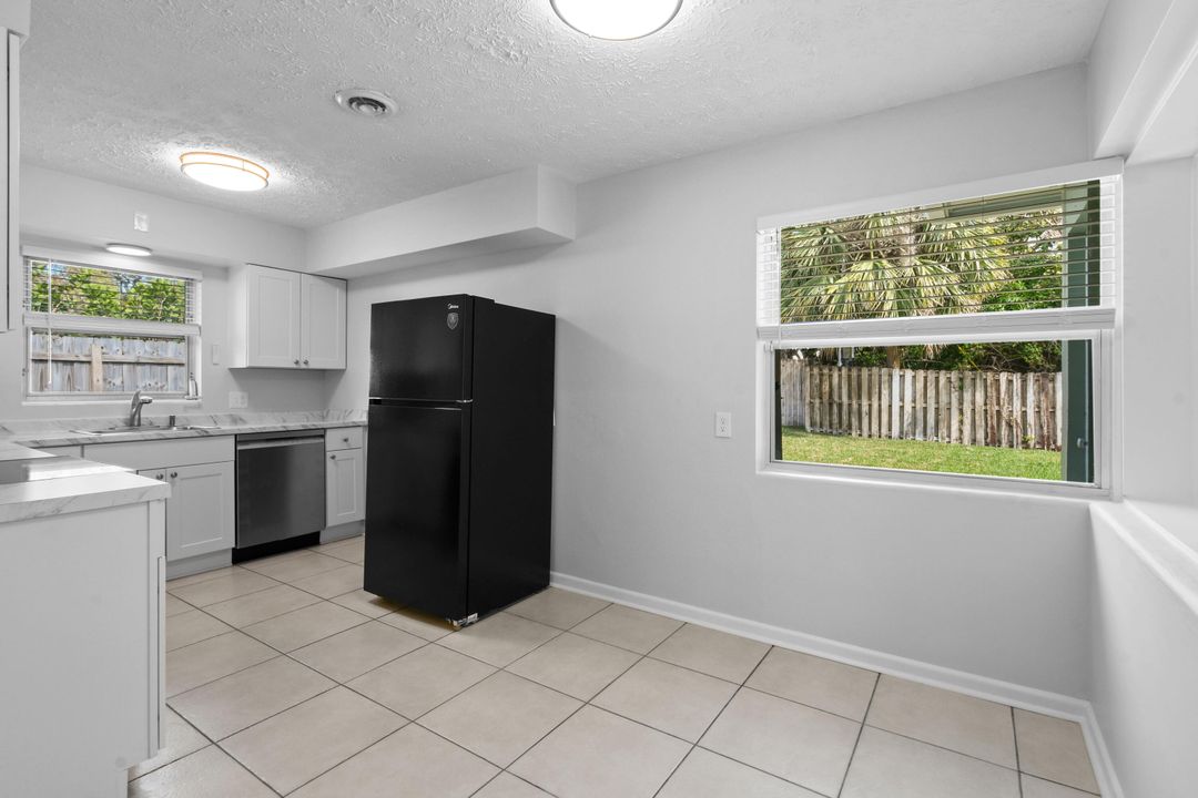 For Rent: $3,200 (2 beds, 2 baths, 2051 Square Feet)