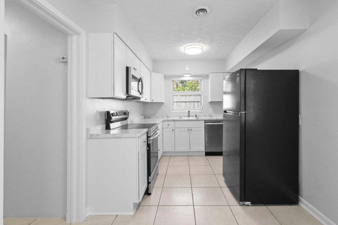 For Rent: $3,200 (2 beds, 2 baths, 2051 Square Feet)