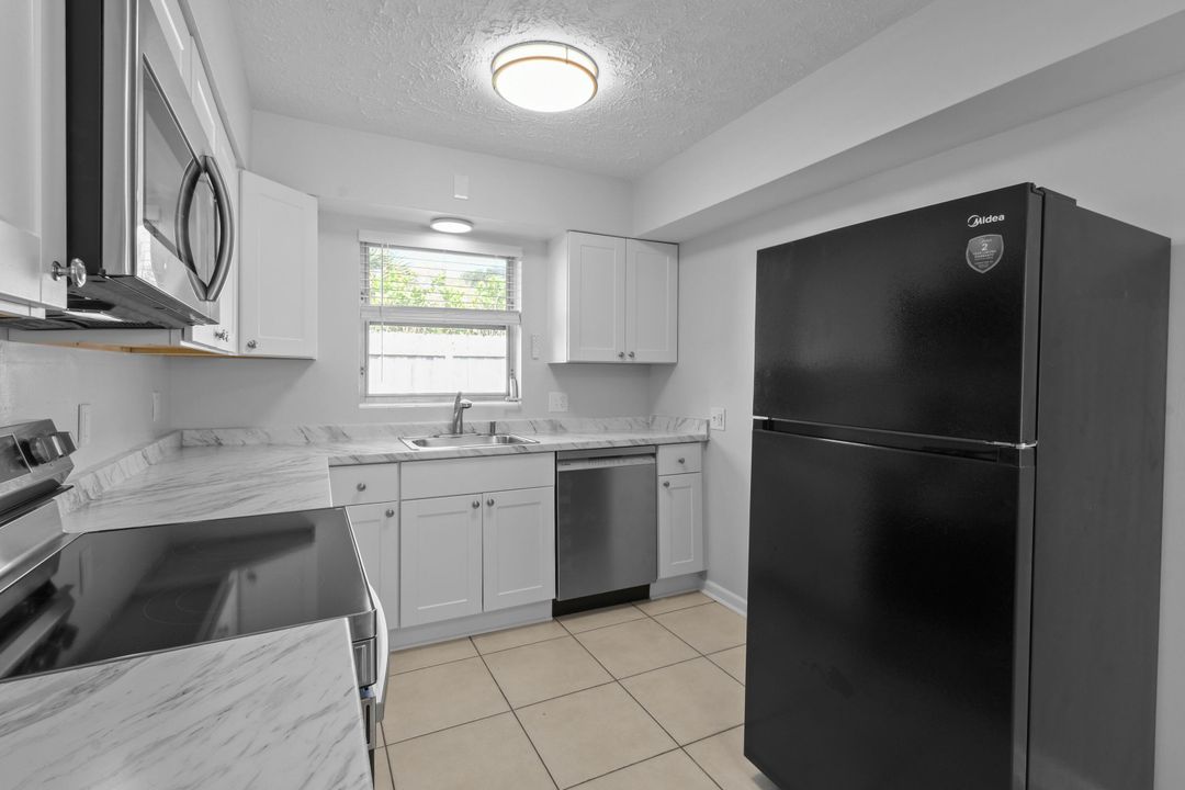 For Rent: $3,200 (2 beds, 2 baths, 2051 Square Feet)