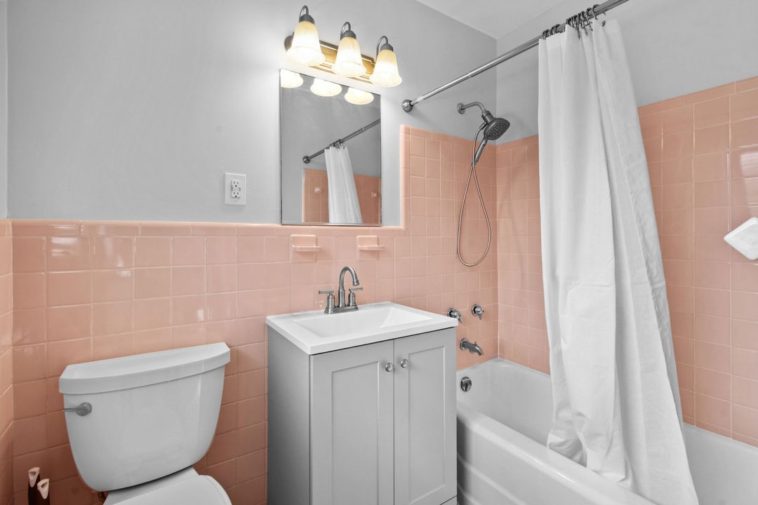 For Rent: $3,200 (2 beds, 2 baths, 2051 Square Feet)