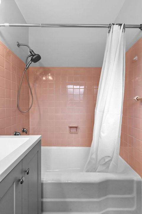 For Rent: $3,200 (2 beds, 2 baths, 2051 Square Feet)