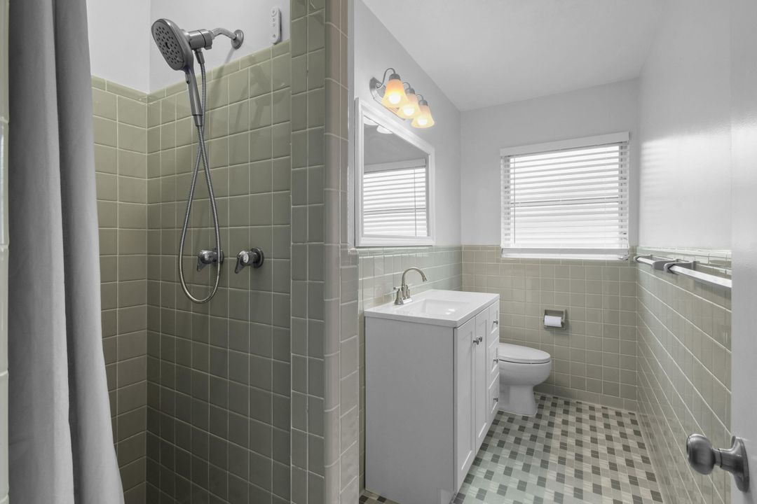 For Rent: $3,200 (2 beds, 2 baths, 2051 Square Feet)