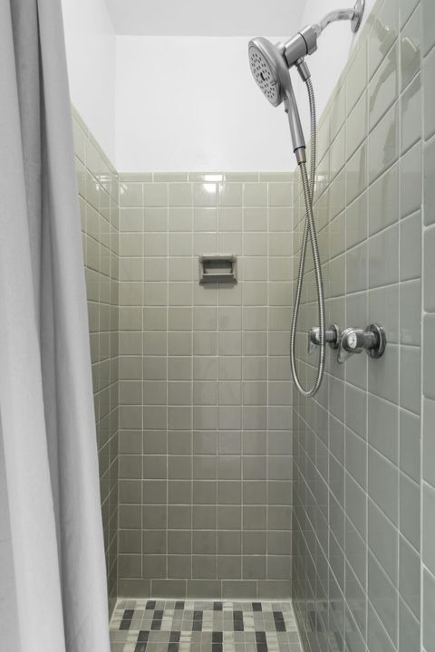 For Rent: $3,200 (2 beds, 2 baths, 2051 Square Feet)