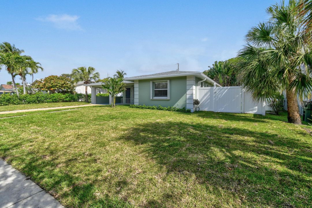 For Rent: $3,200 (2 beds, 2 baths, 2051 Square Feet)