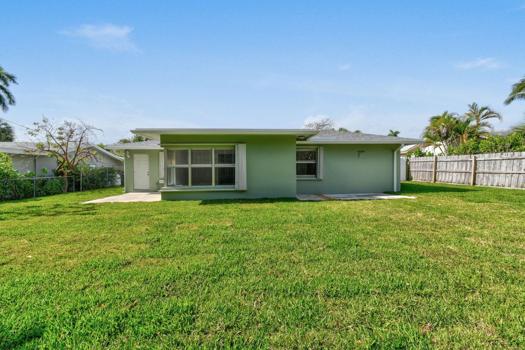 For Rent: $3,200 (2 beds, 2 baths, 2051 Square Feet)