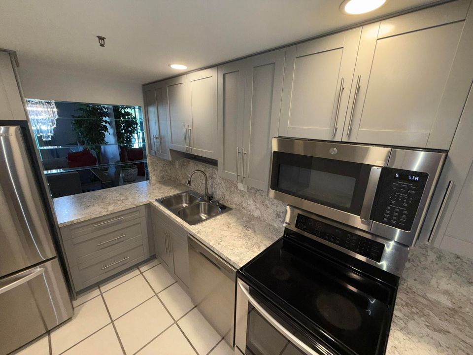 出租: $2,000 (2 贝兹, 2 浴室, 1080 平方英尺)