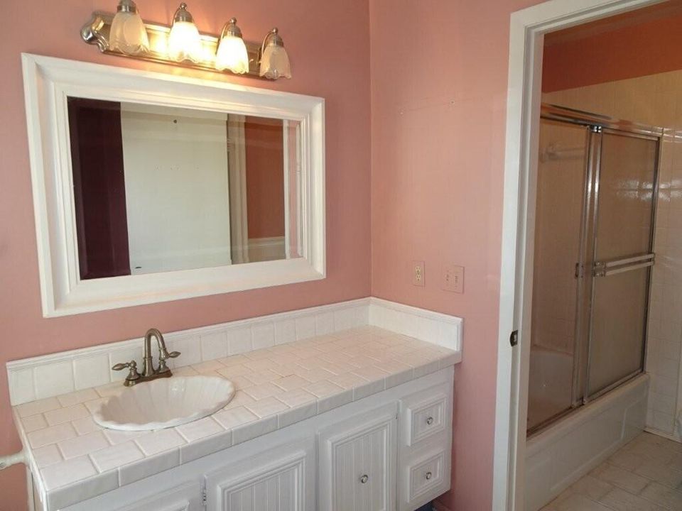 На продажу: $306,000 (2 спален, 2 ванн, 1240 Квадратных фут)