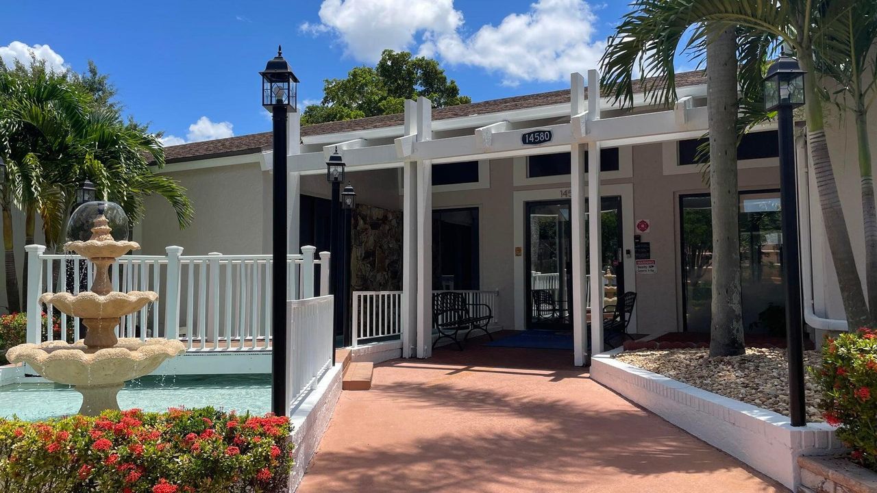 For Rent: $2,000 (2 beds, 2 baths, 1060 Square Feet)