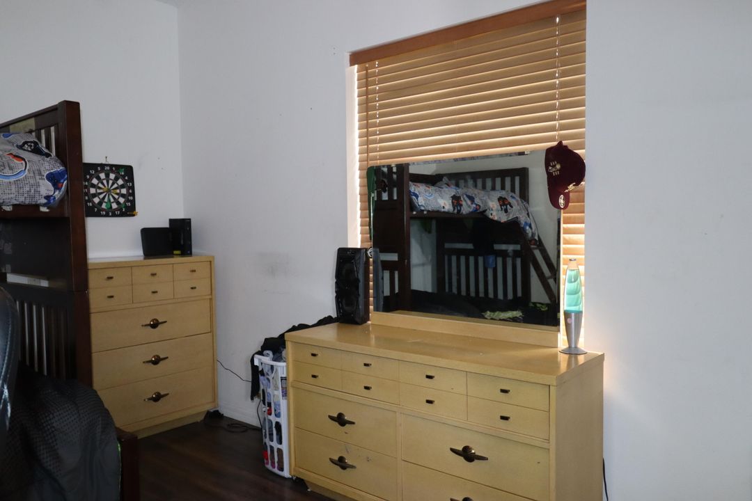 待售: $399,000 (4 贝兹, 2 浴室, 1938 平方英尺)