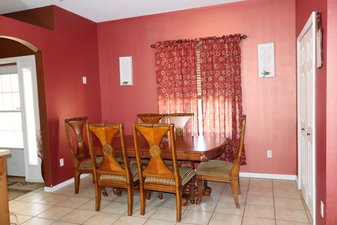 待售: $399,000 (4 贝兹, 2 浴室, 1938 平方英尺)