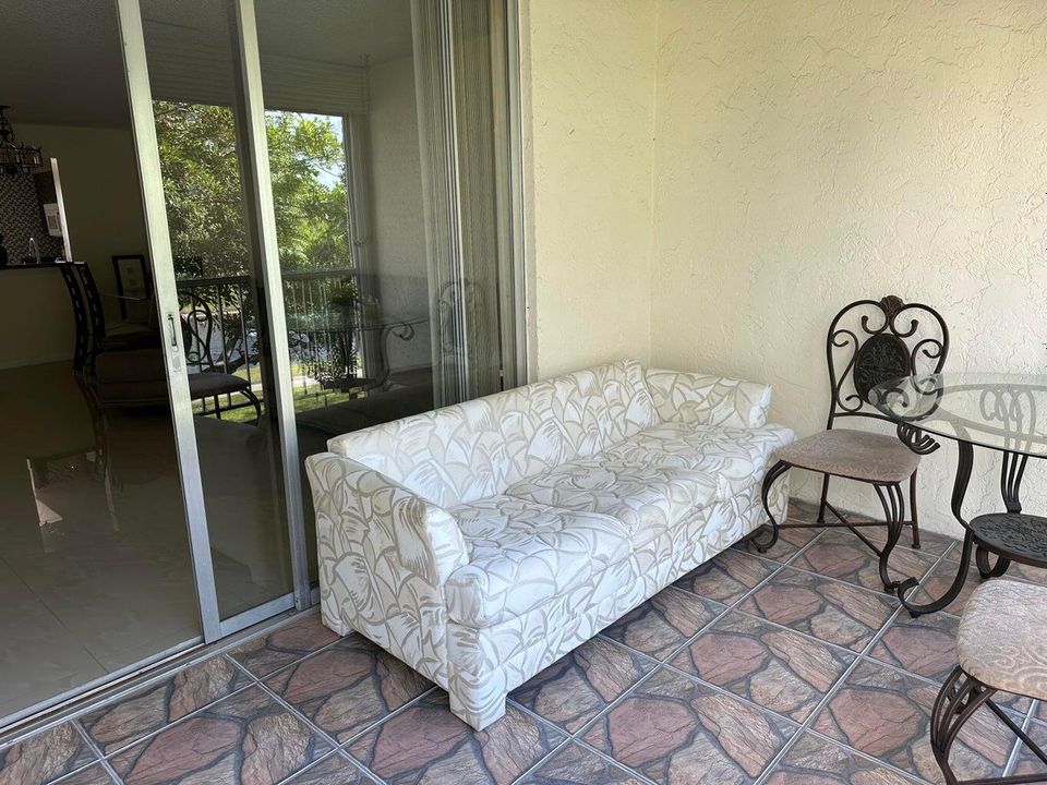 For Rent: $2,000 (2 beds, 2 baths, 1060 Square Feet)