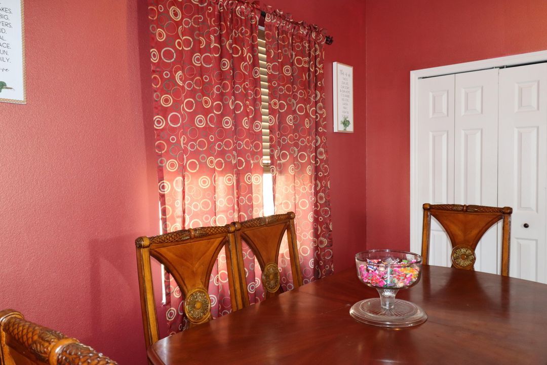 待售: $399,000 (4 贝兹, 2 浴室, 1938 平方英尺)