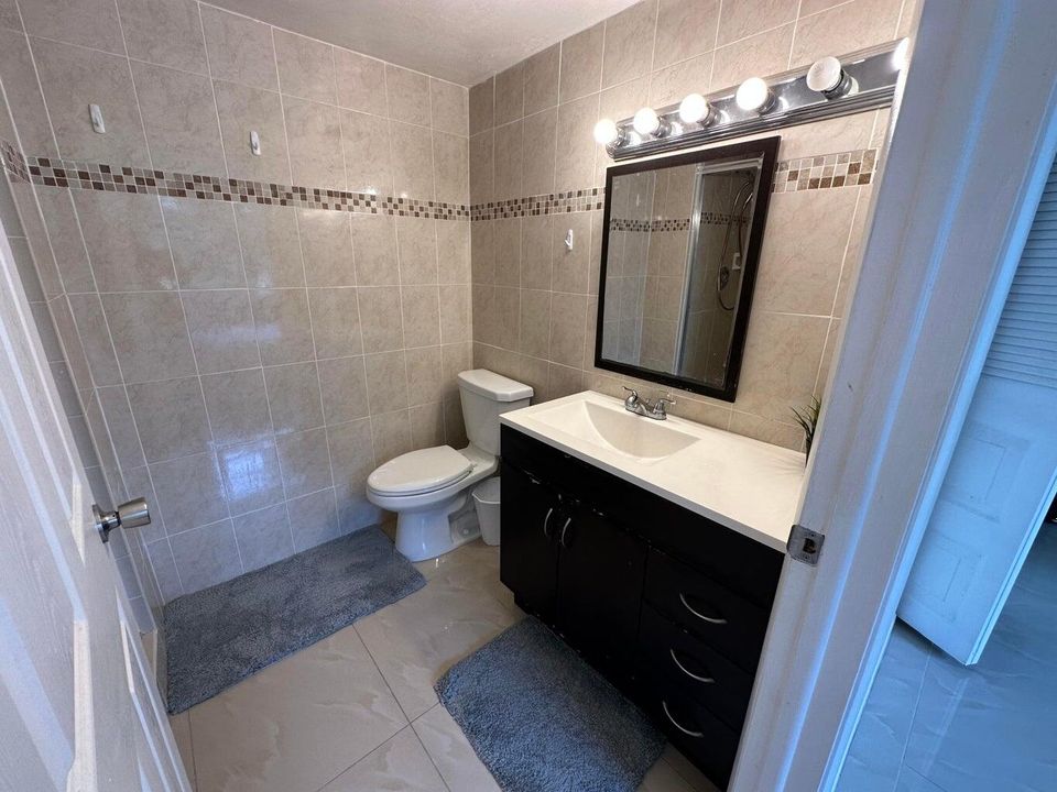 For Rent: $2,000 (2 beds, 2 baths, 1060 Square Feet)