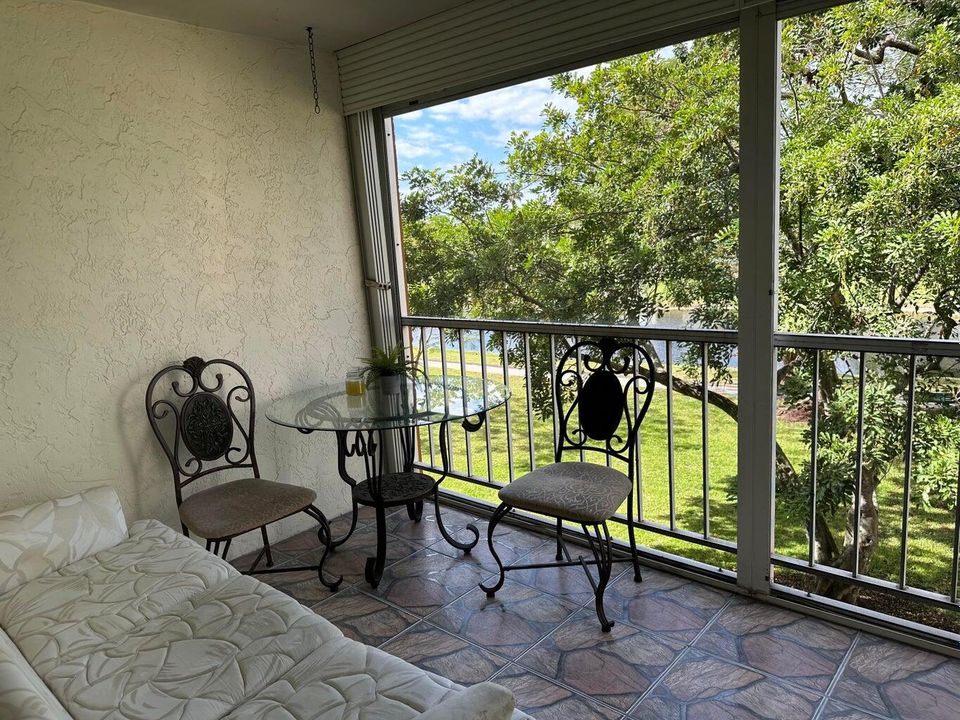 For Rent: $2,000 (2 beds, 2 baths, 1060 Square Feet)