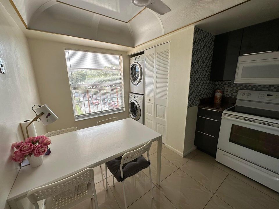 For Rent: $2,000 (2 beds, 2 baths, 1060 Square Feet)