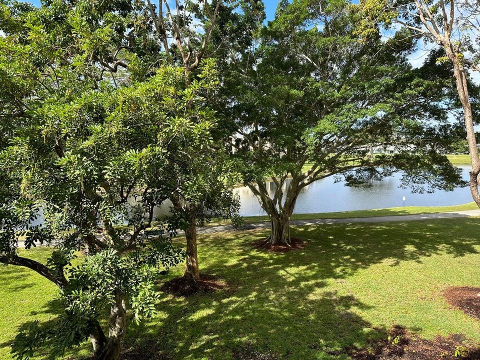 For Rent: $2,000 (2 beds, 2 baths, 1060 Square Feet)