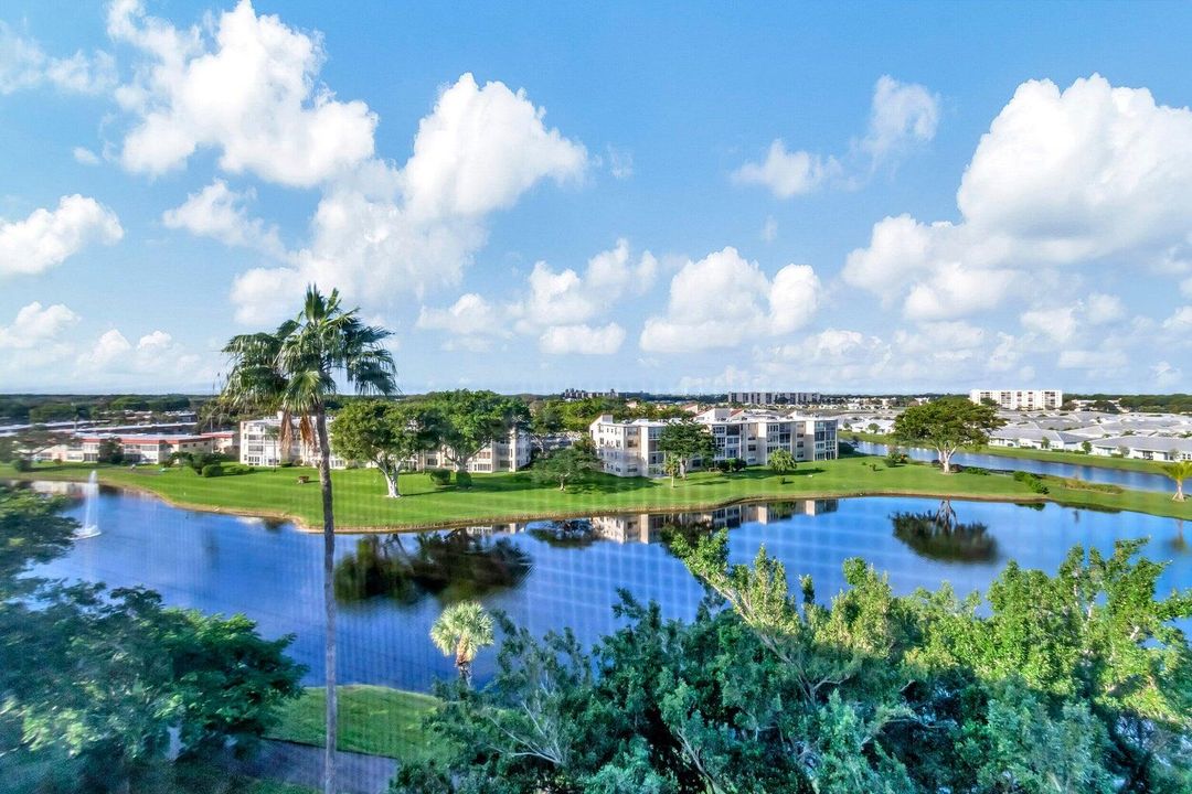 For Rent: $2,000 (2 beds, 2 baths, 1060 Square Feet)