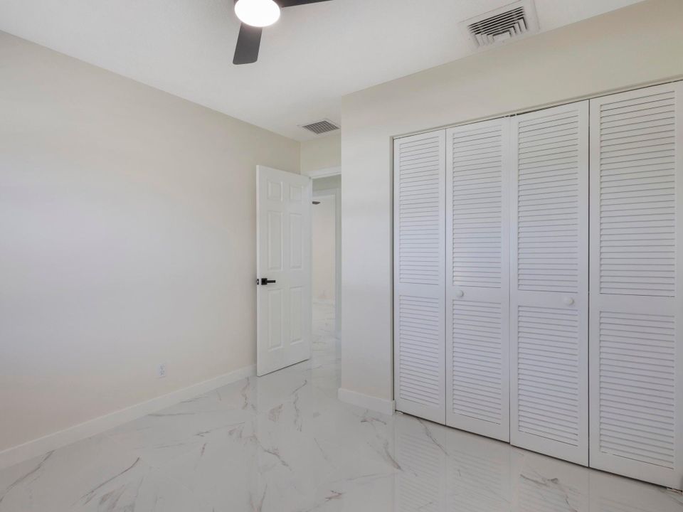 На продажу: $590,000 (4 спален, 2 ванн, 1181 Квадратных фут)