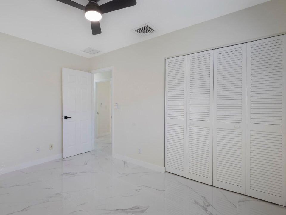 На продажу: $590,000 (4 спален, 2 ванн, 1181 Квадратных фут)